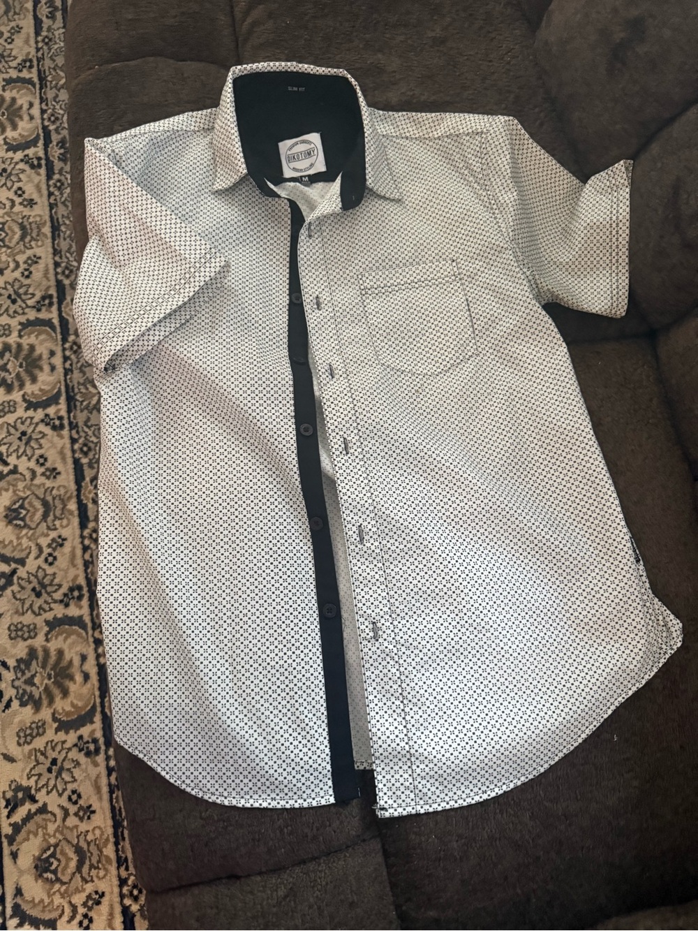 Men's Short-Sleeve Button-Down Shirt with Black Trim - Unknown Brand